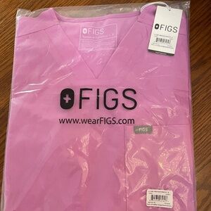 Figs pink cloud men’s three pocket top